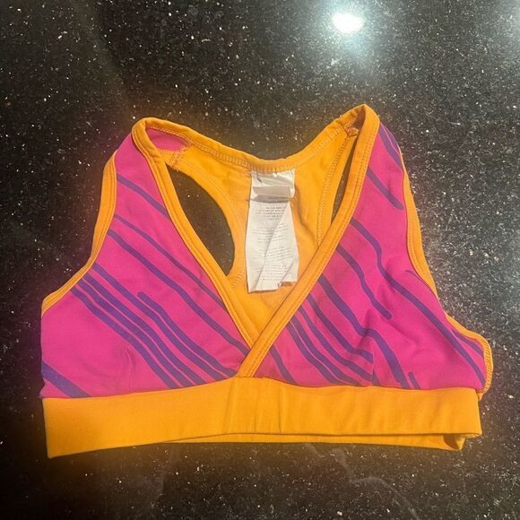 ZUMBA® - FAST DASH V-BRA TOP - POMEGRANATE [SMALL] - Picture 1 of 3